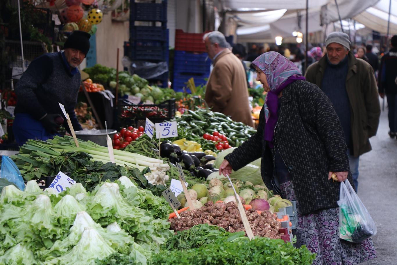 Pazarcılar: Vatandaşın sebze ve meyvesini seçememesi satışlarımızı olumsuz etkiledi